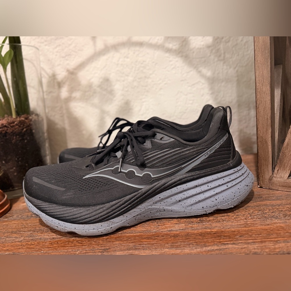 Saucony Hurricane 24 Running Shoes Men's Size 13 Black Shadow New Training